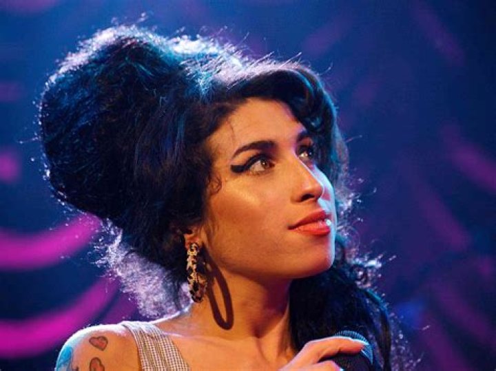 How old was amy winehouse when she died jazzjawer