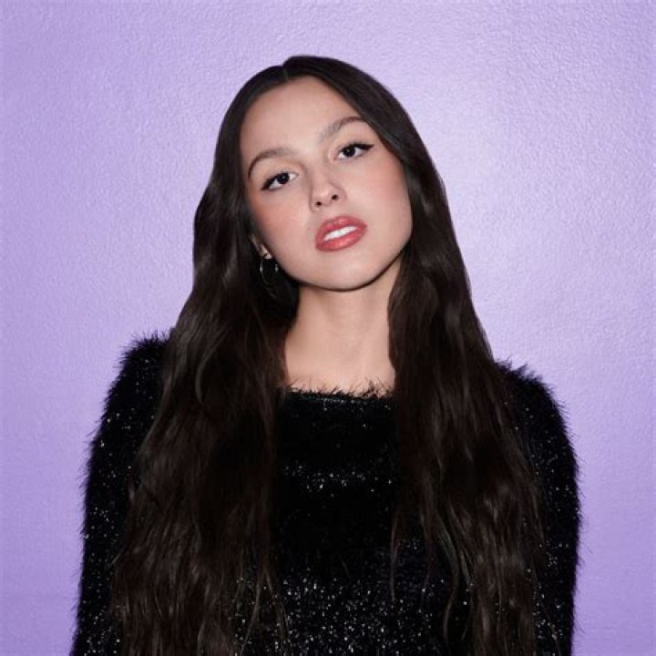 What is Olivia Rodrigo's ethnicity? Age, religion, career, merch, worth